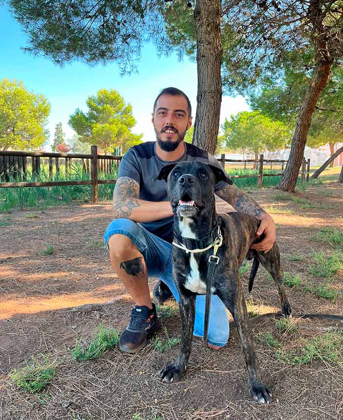 SBT Adiestramiento hombre con mascota